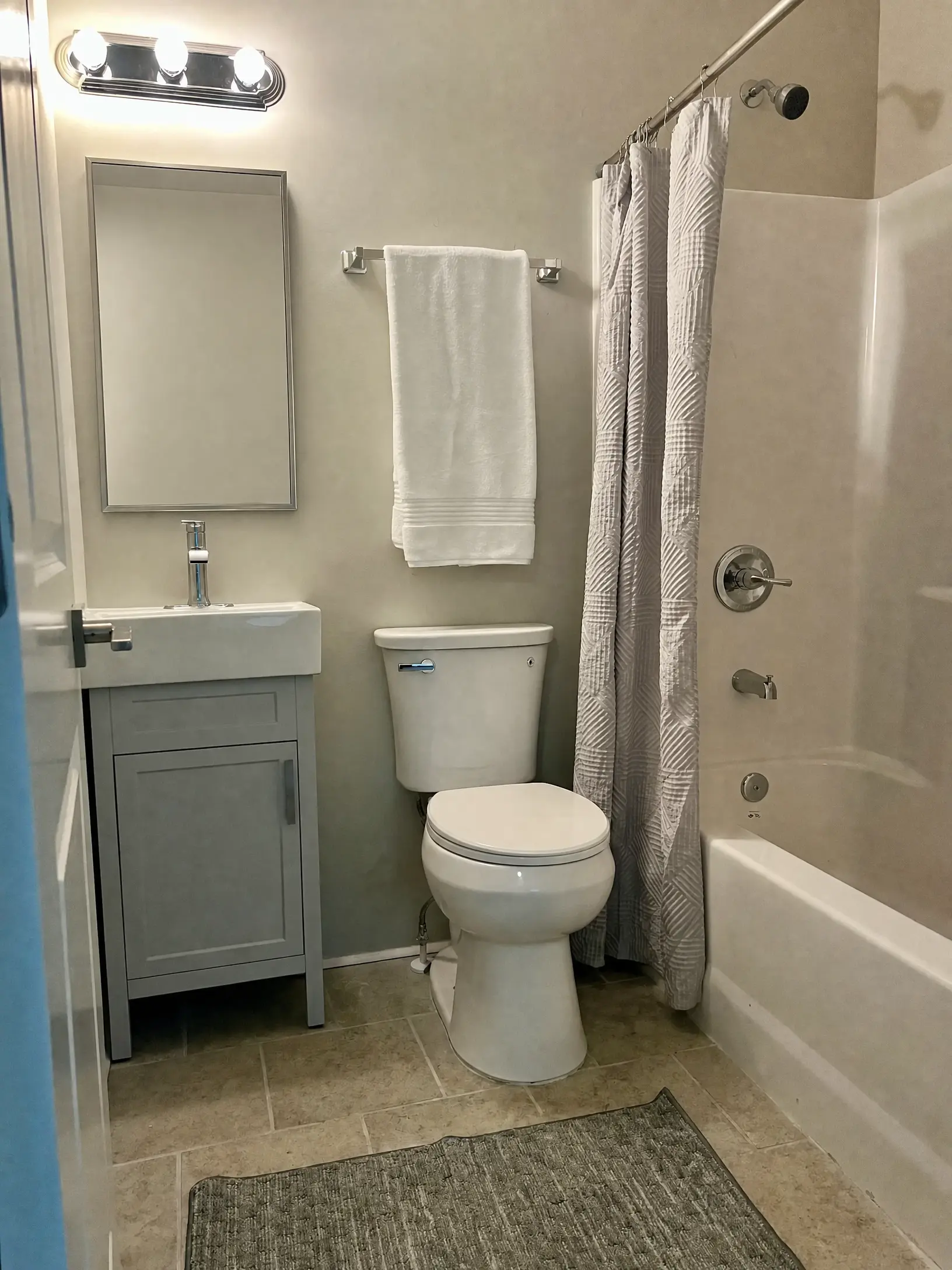 The Empire private bathroom