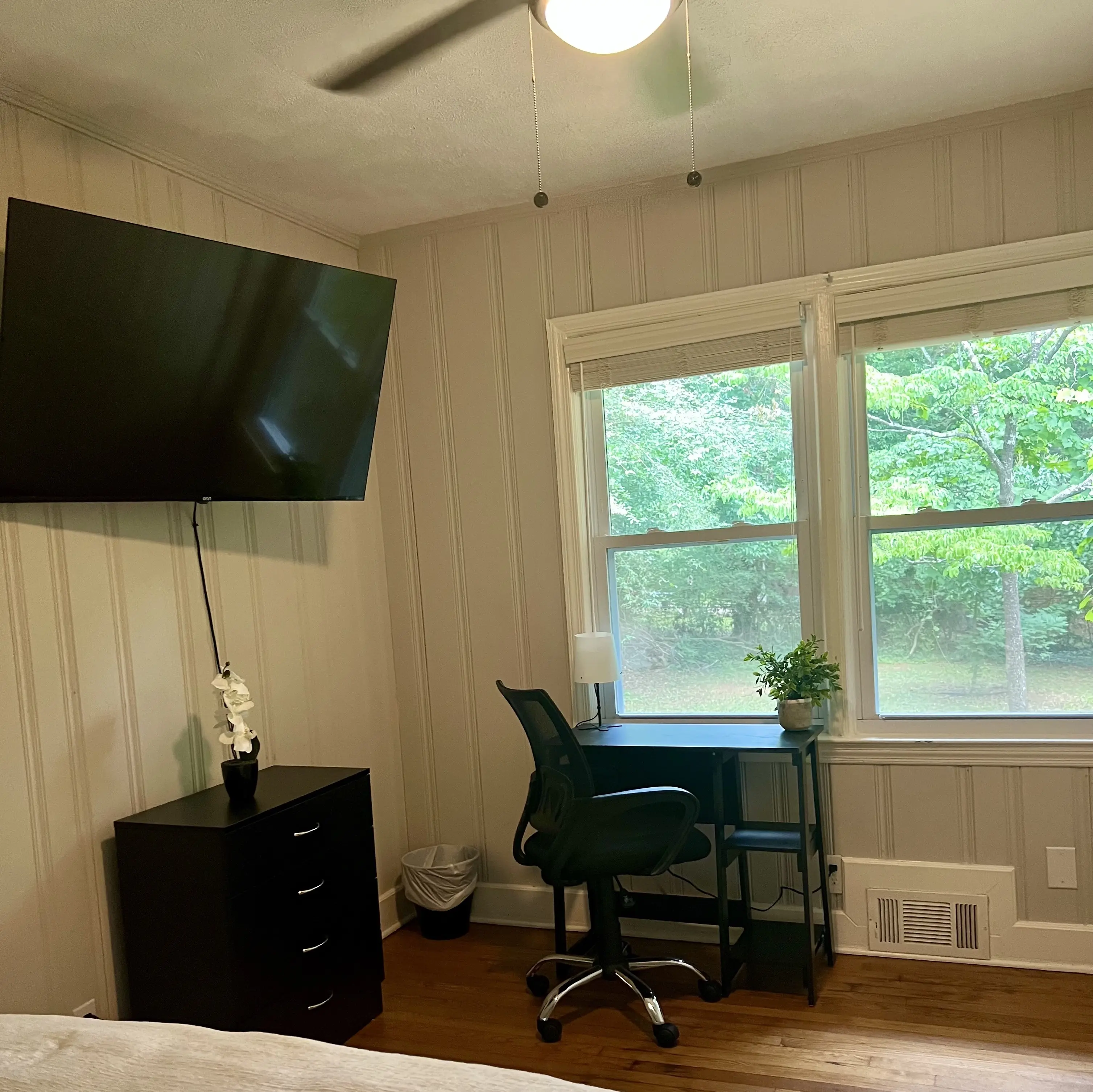 Room Judah workspace